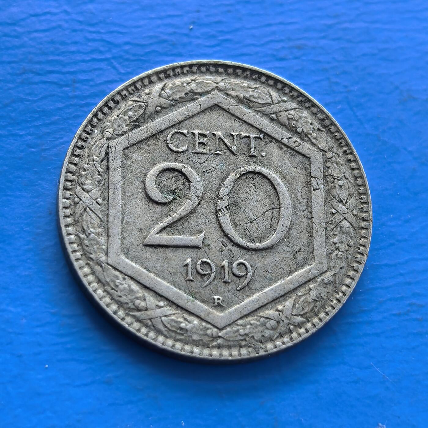 外国优质老铜币银币持续添加中，周六九点倒数截拍，满百包邮，可寄存半年，喜欢朋友微信扫描二维码可直接参拍 少见错打版意大利1919年20分（在原1894年20分基础上打制）