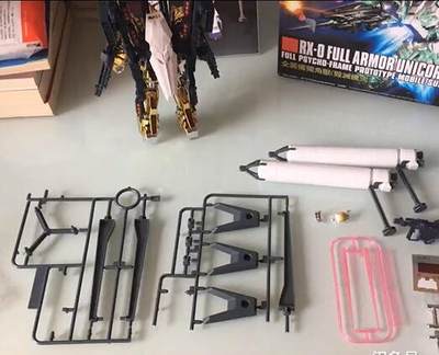 高达手办 国产高达全装备独角兽，黄金电镀3个盾牌没有了，其他配件都在，有胶，无损！！