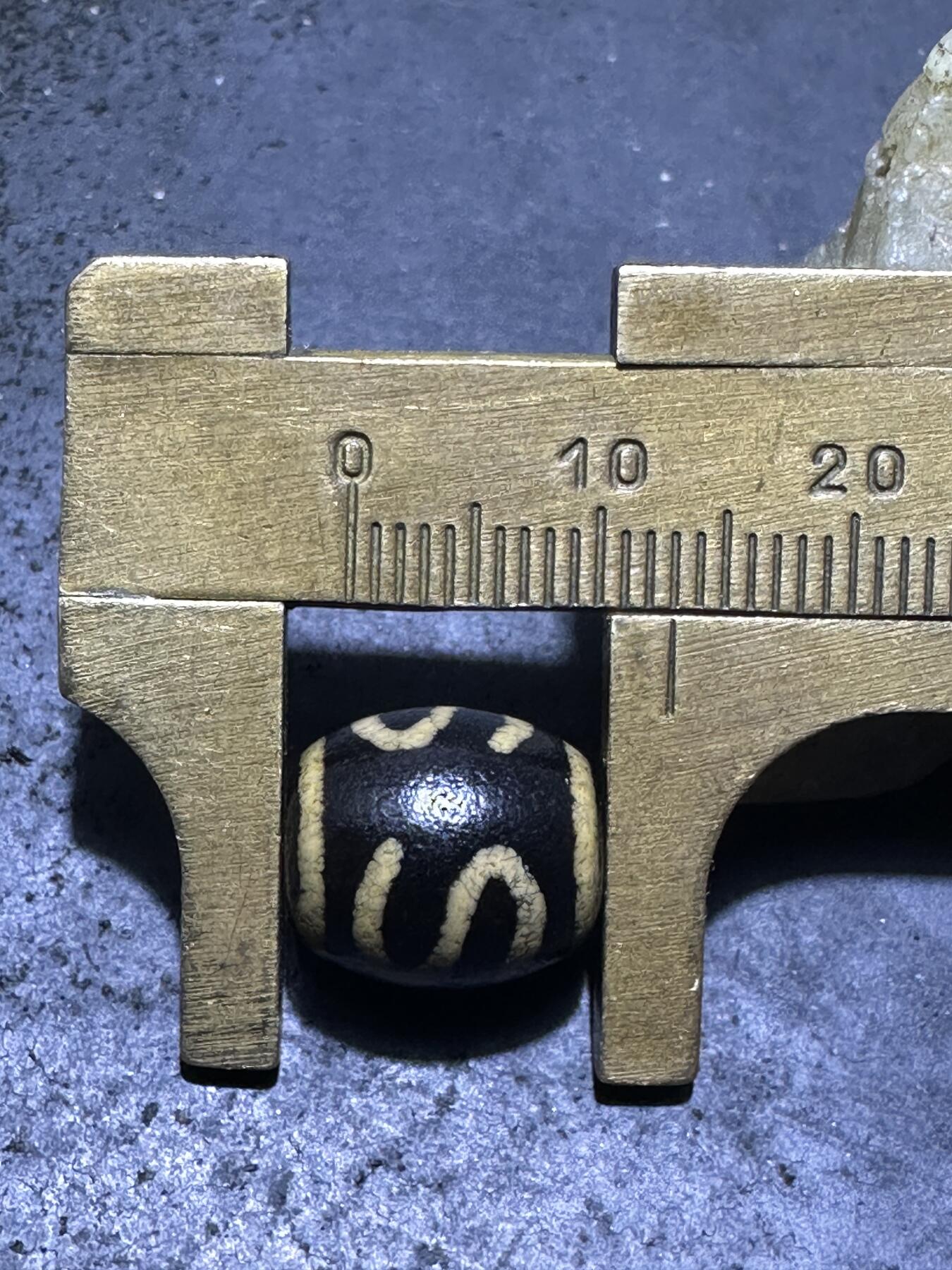 仅此一颗，精品藏传金钱钩玛瑙天珠一颗