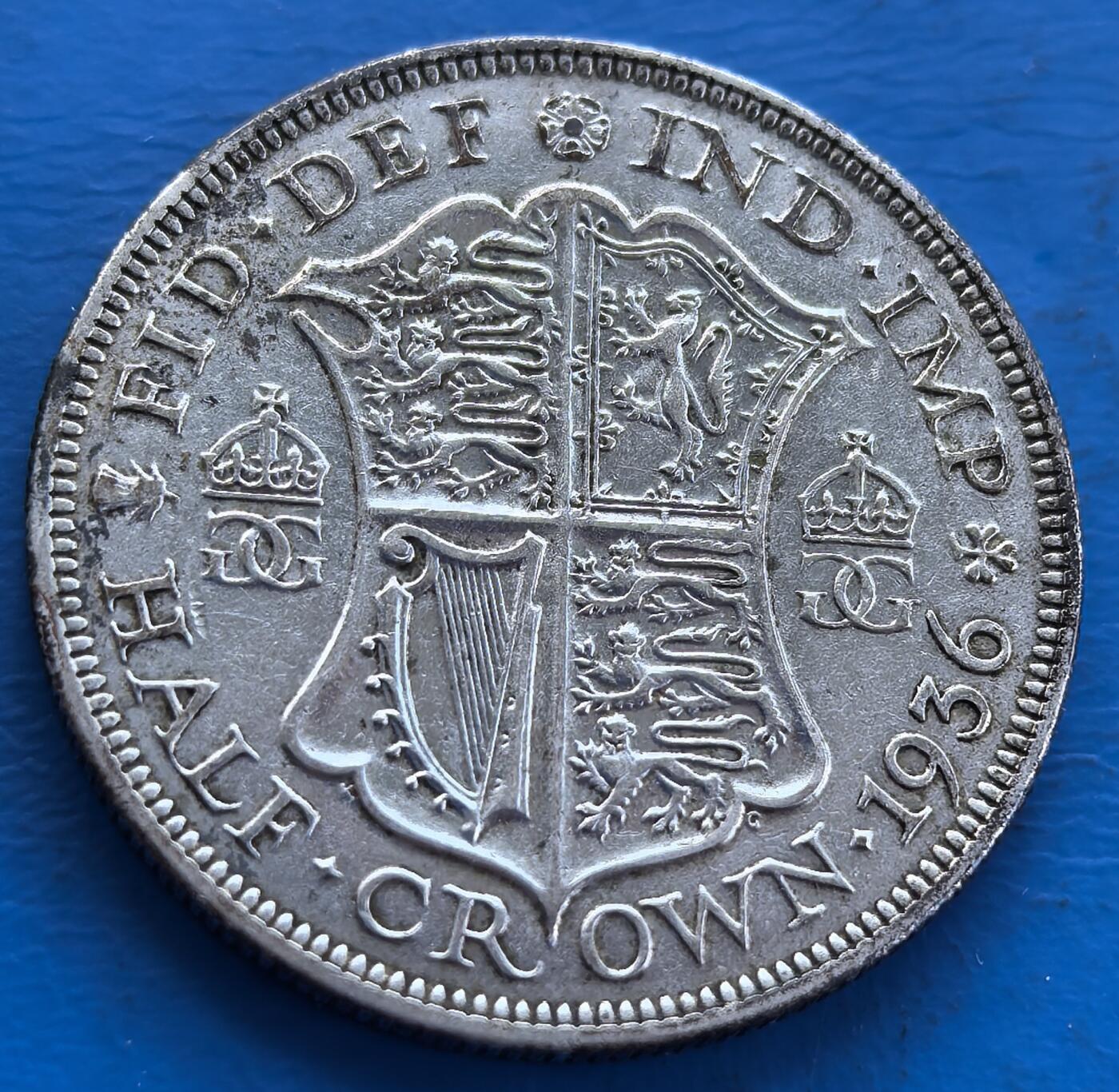 外国优质老铜币银币持续添加中，周六九点倒数截拍，满百包邮，可寄存半年，喜欢朋友微信扫描二维码可直接参拍 英国1936年半克朗银币