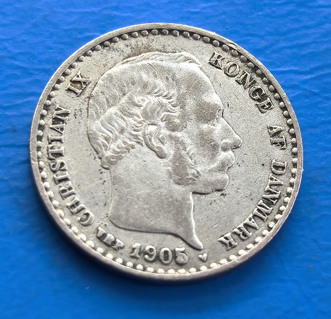 外国优质老铜币银币持续添加中，周六九点倒数截拍，满百包邮，可寄存半年，喜欢朋友微信扫描二维码可直接参拍 少见版本丹麦1905年海豚10欧尔银币