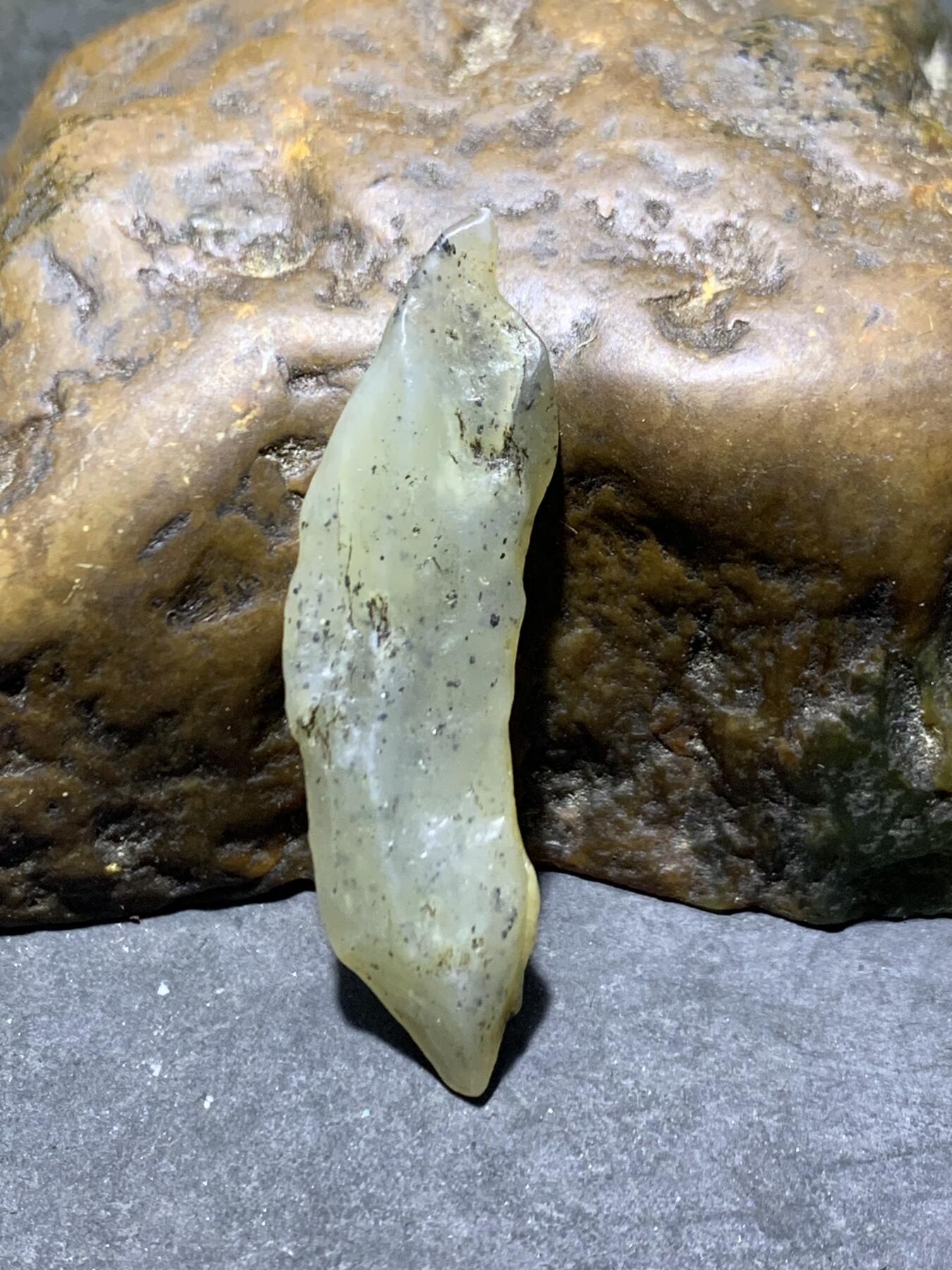 新疆戈壁料风化纹和田玉青白飘青花小原石一颗