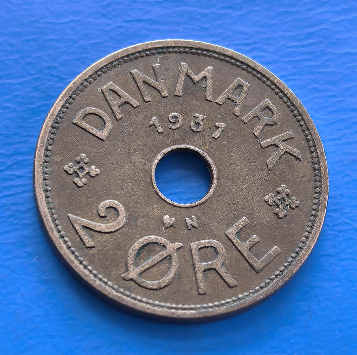 外国优质老铜币银币持续添加中，周六九点倒数截拍，满百包邮，可寄存半年，喜欢朋友微信扫描二维码可直接参拍 丹麦1931年2欧尔