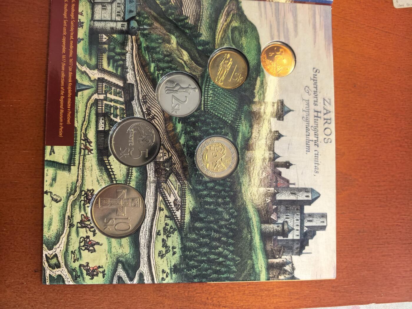 长老汇蛇年精选第八十场拍卖 2005斯洛伐克5枚套，卡装，含双色金属章1枚