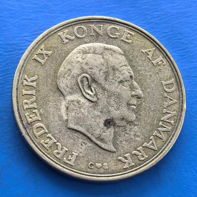外国优质老铜币银币持续添加中，周六九点倒数截拍，满百包邮，可寄存半年，喜欢朋友微信扫描二维码可直接参拍 - 丹麦1956年三狮盾牌2克朗