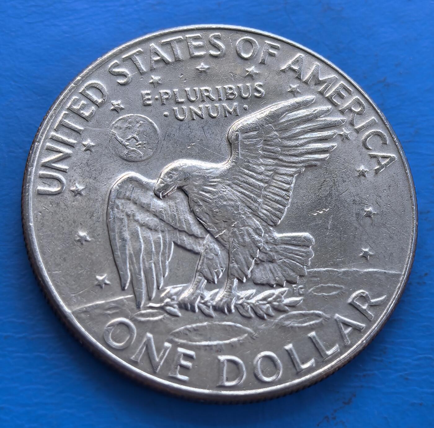 外国优质老铜币银币持续添加中，周六九点倒数截拍，满百包邮，可寄存半年，喜欢朋友微信扫描二维码可直接参拍 日本1977年艾森豪威尔大壹元