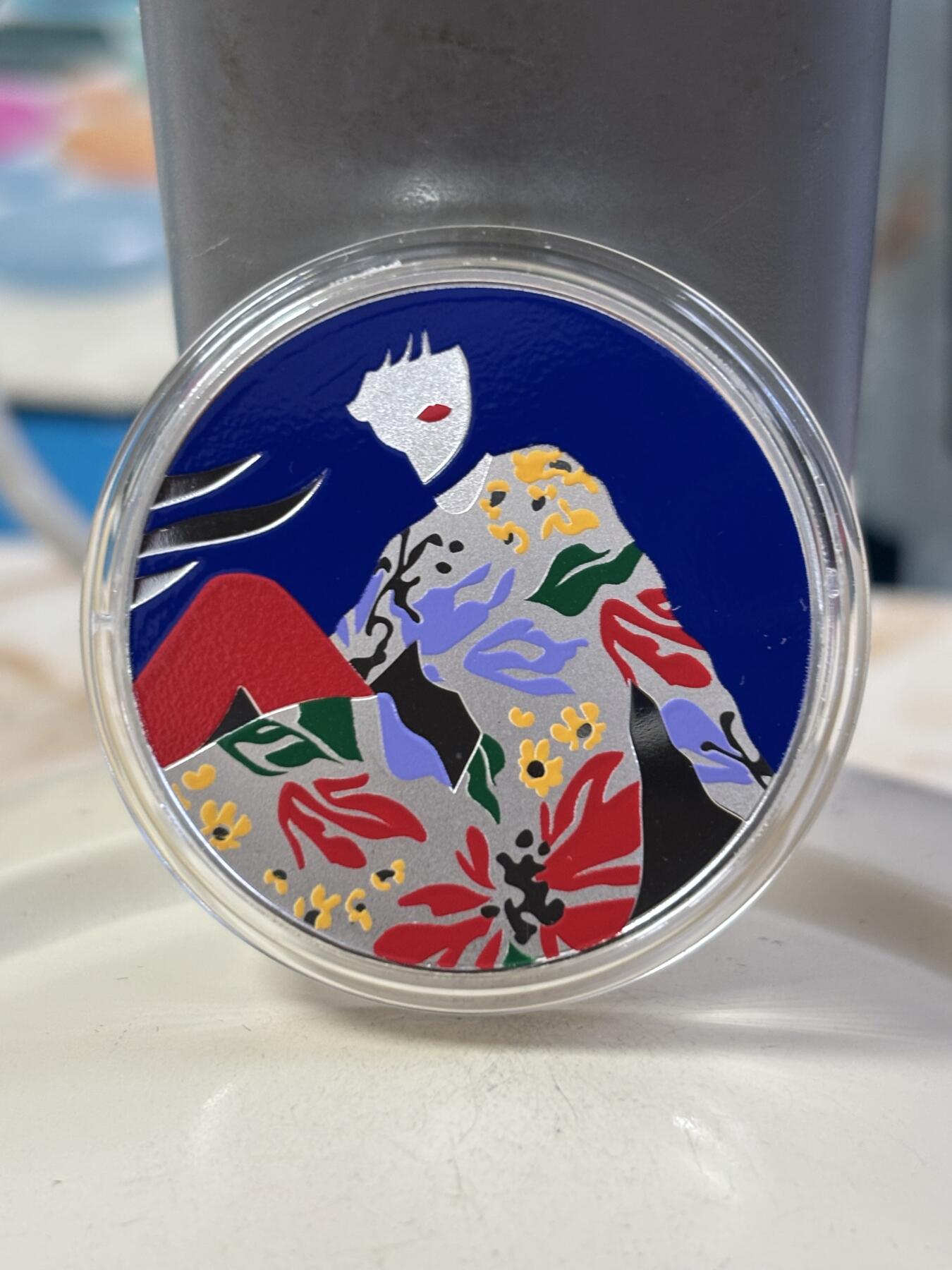 第185期拍卖 获奖拉脱维亚2023年里加时尚女性双面彩纪念银币，999银，22克，发行3000枚，获克劳斯2024年度最佳艺术币大奖