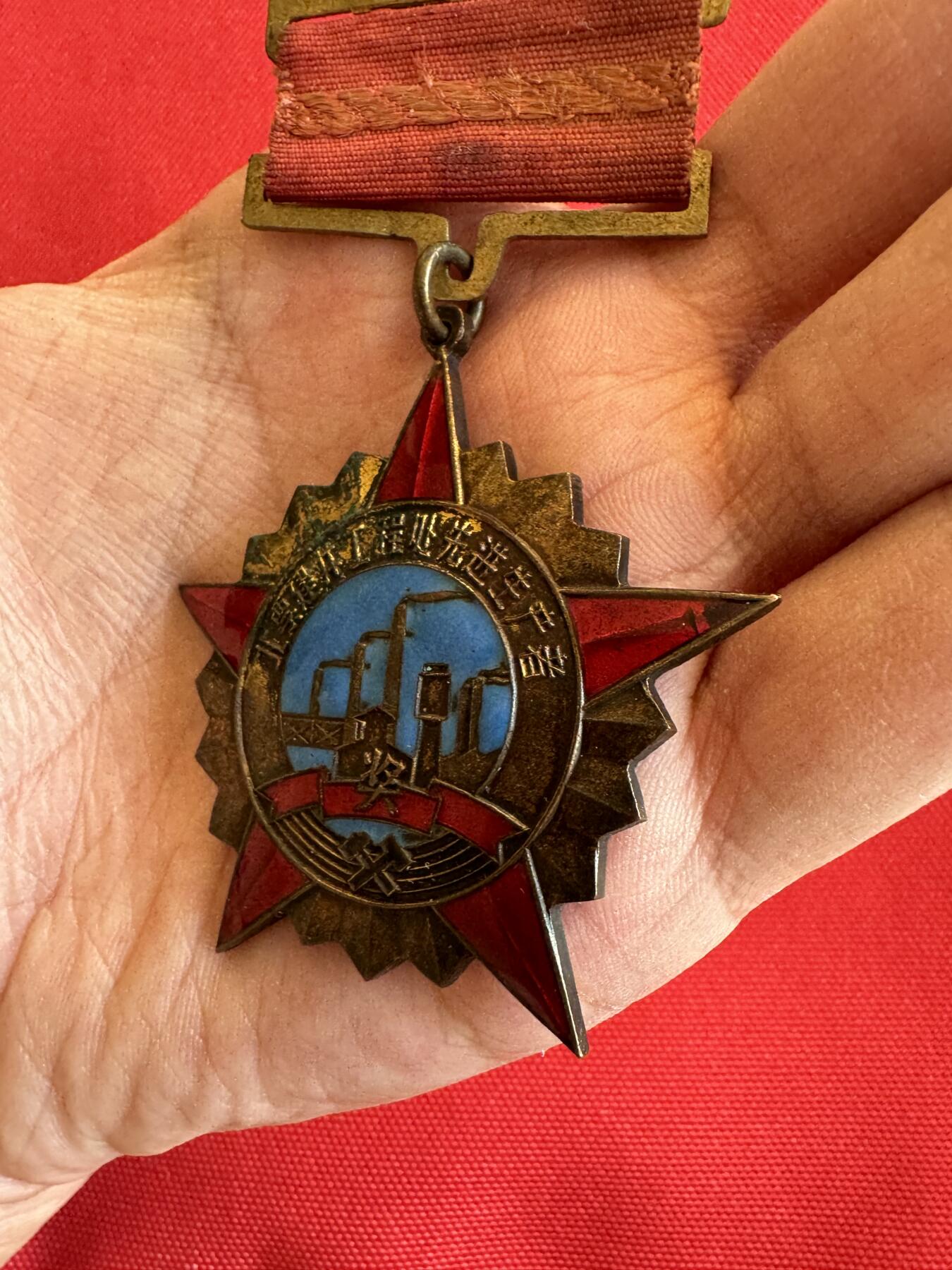 五哥徽章群   9号周二晚上八点4群联拍 铜章