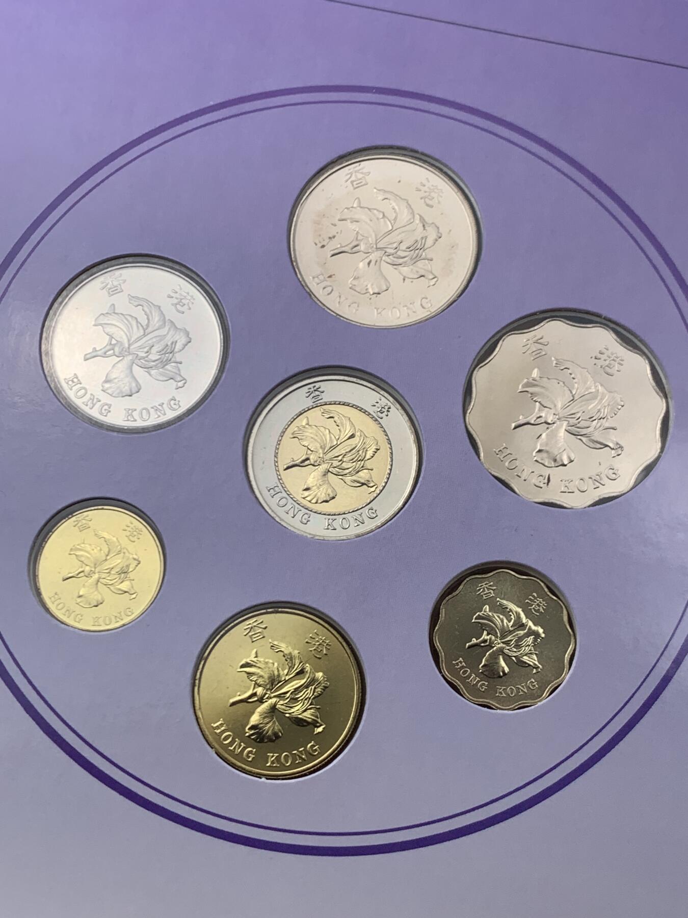 《竞宝斋》第445场 周日，周一，2场连拍 （全场包邮） 香港1993年MS套币 克劳斯目录编号MS#2 其中1993年10元双色币是筋币 只在套币中发行 少见工艺精美 品相一流