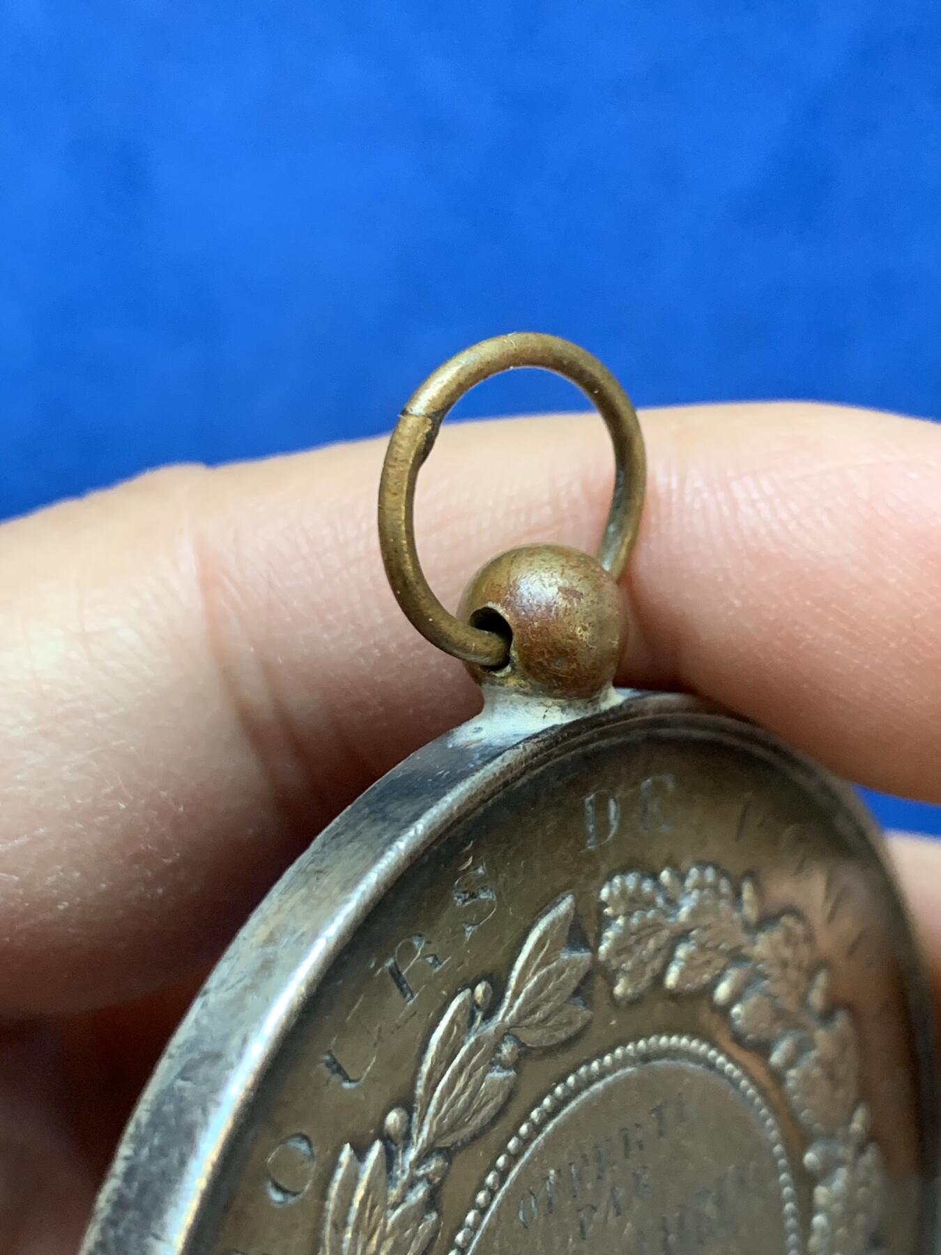 《竞宝斋》第445场 周日，周一，2场连拍 （全场包邮） 法国1880年消防比赛大银章 光边 带环重约87.9克 57.5mm 吊环部分像是铜质后焊接