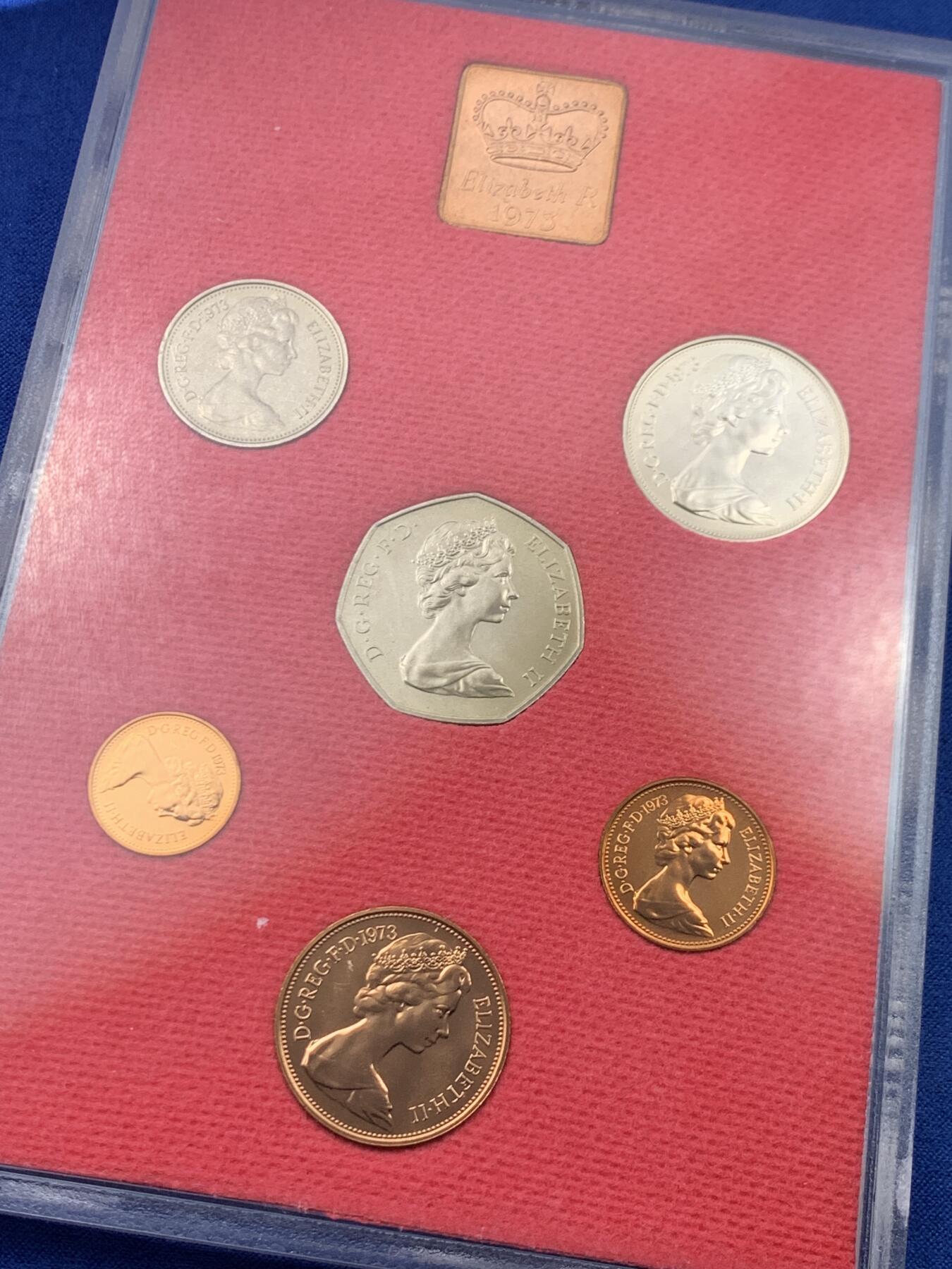 《竞宝斋》第445场 周日，周一，2场连拍 （全场包邮） 英国1973年精制套币 6枚币和1枚章 稀少