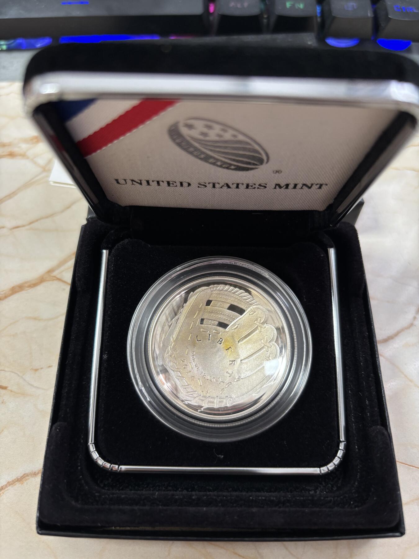 第185期拍卖 获奖美国2014年棒球名人堂75周年弧面曲面银币，26.73克，900银，有氧化