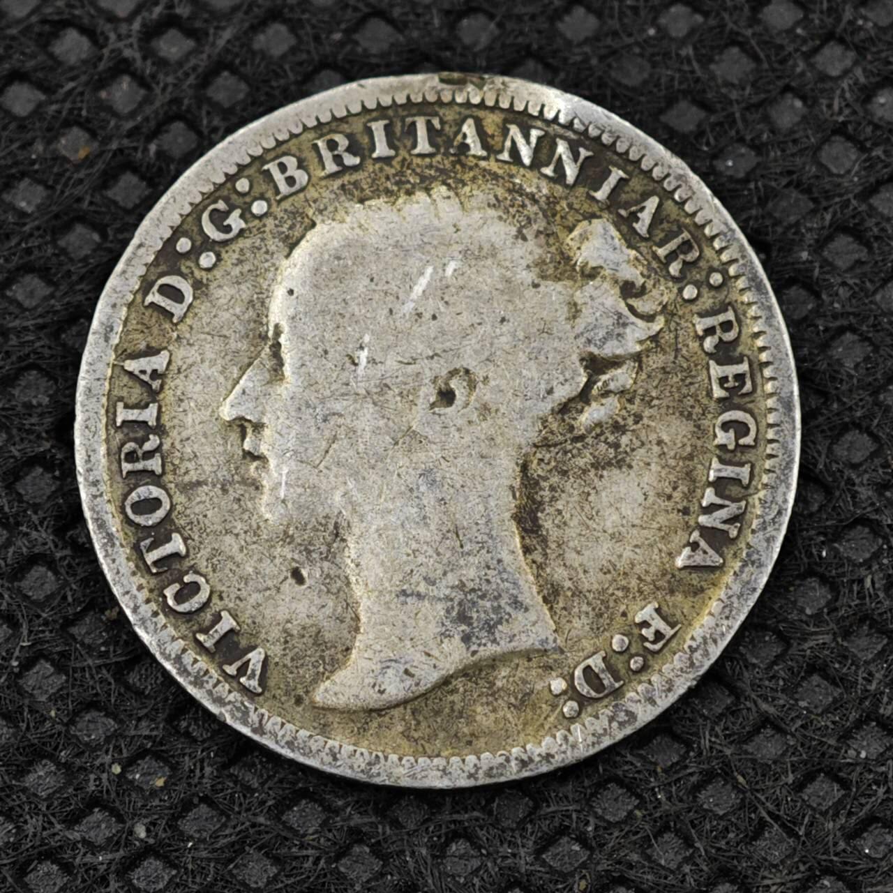 【淘币小摊】限时拍第八百二十四拍  小银币场  满百包邮可预留两周  周一统一发货     英国1873年维多利亚3便士银币