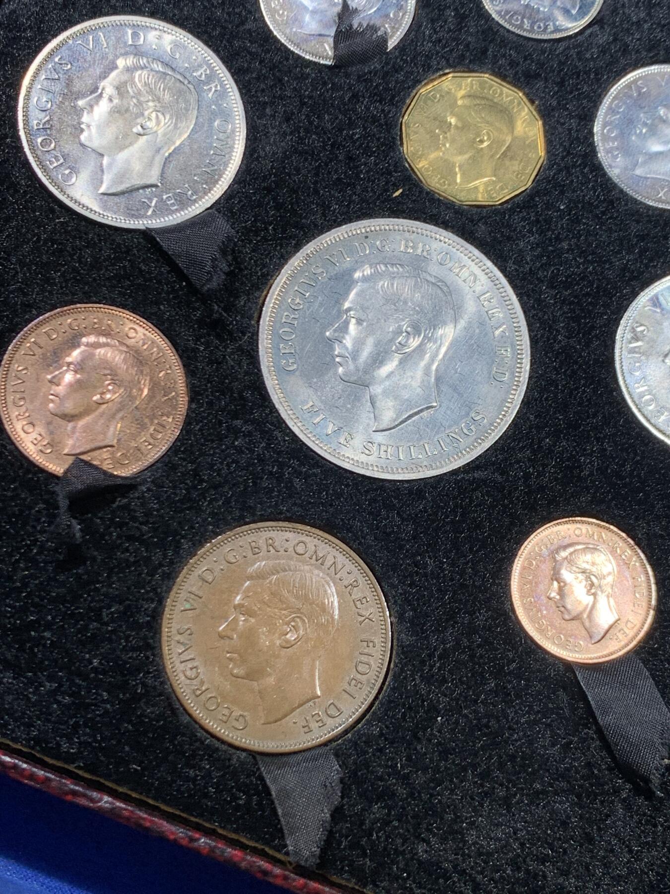 《竞宝斋》第445场 周日，周一，2场连拍 （全场包邮） 英国1951年乔治六世套币，少见原盒装，发行量2万套，细节见图。