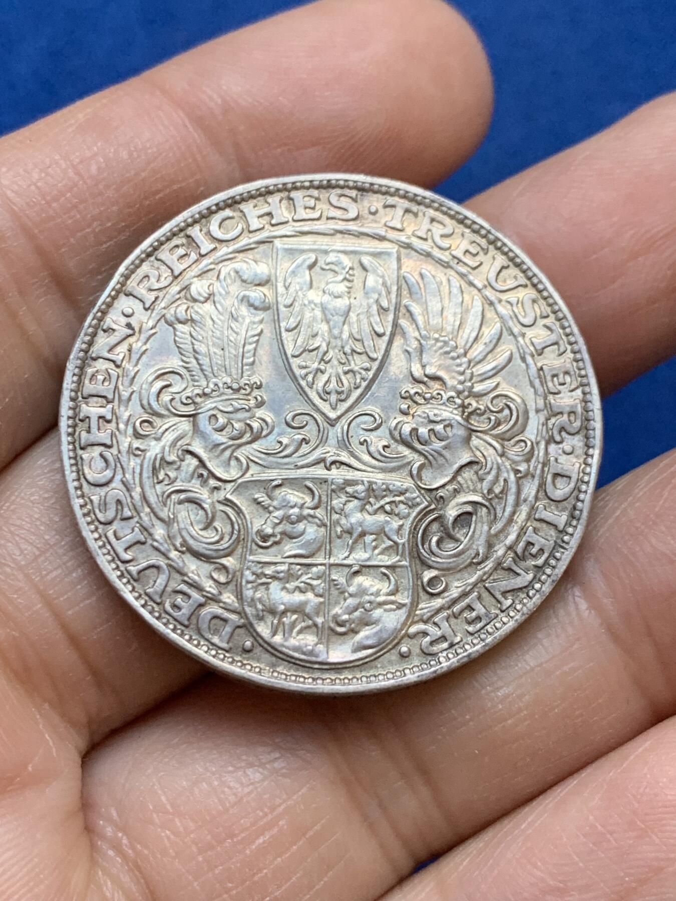 《竞宝斋》第445场 周日，周一，2场连拍 （全场包邮） 德国1927年兴登堡80大寿5马克币型银章 无D版 稀少 名家卡尔·歌茨作品 24.4克 36mm 细节见图