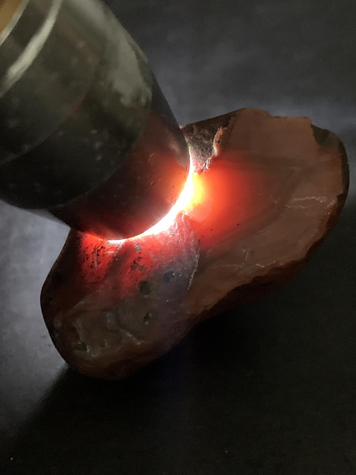 精美川料铁红皮开窗料实肉南红玛瑙原石一颗，