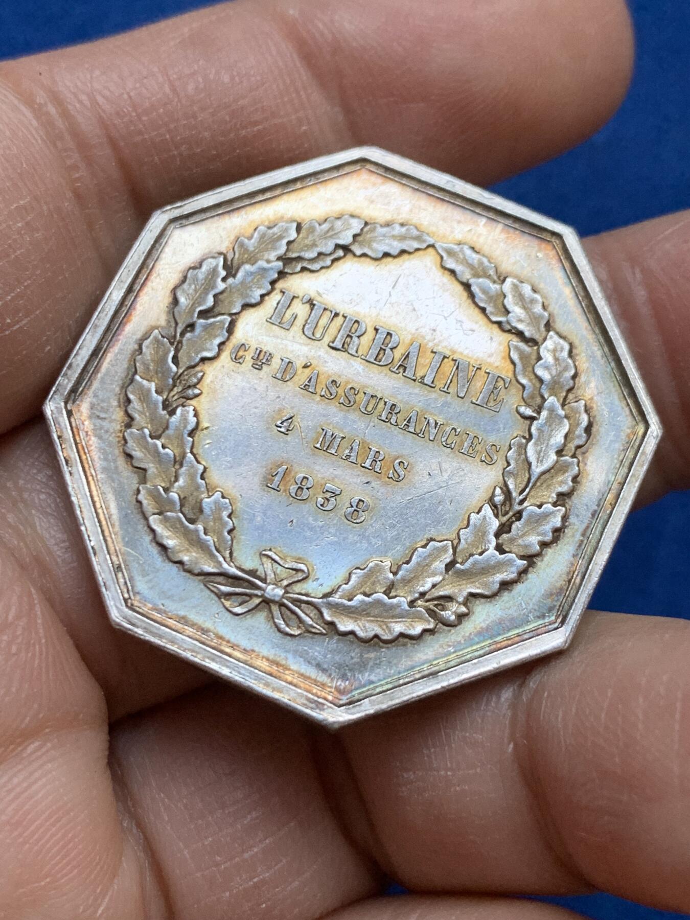 《竞宝斋》第445场 周日，周一，2场连拍 （全场包邮） 法国城市人寿保险公司八角银质代币，城堡王冠图，丰饶角AR边铭，35mm，20克。