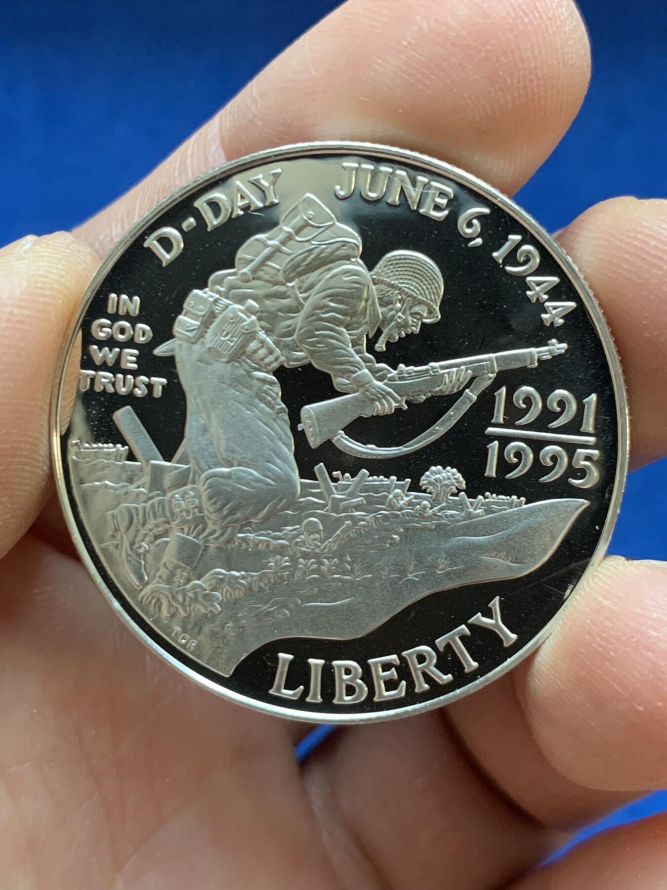 《竞宝斋》第445场 周日，周一，2场连拍 （全场包邮） 美国1994年“诺曼底登陆战D-day”50周年纪念1美元银币 （26.73克/38.1mm/900银）