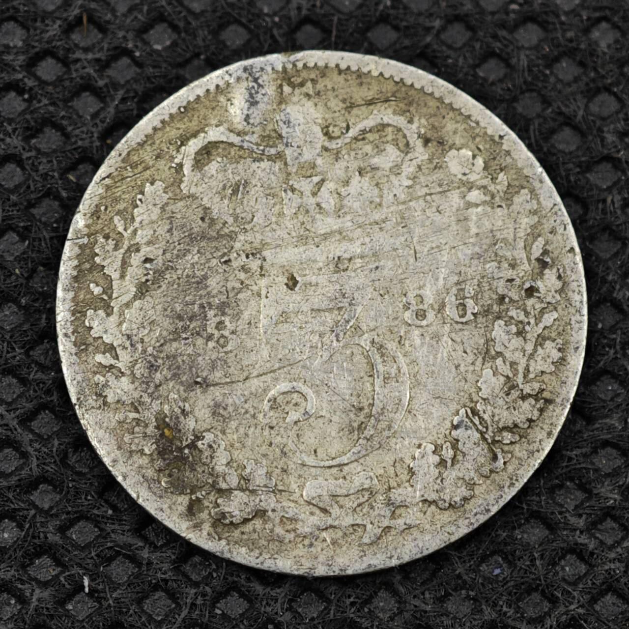 【淘币小摊】限时拍第八百二十四拍  小银币场  满百包邮可预留两周  周一统一发货     英国1886年维多利亚3便士银币