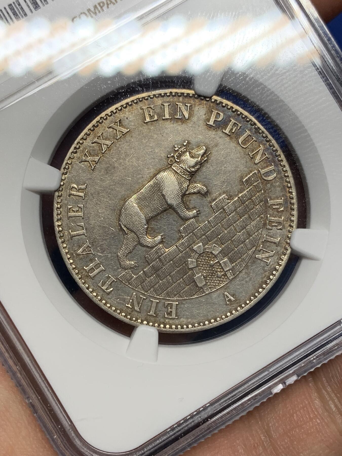 《竞宝斋》第445场 周日，周一，2场连拍 （全场包邮） NGC AUD 德国 1861年 1泰勒 银币 安哈特小熊爬墙 经典设计