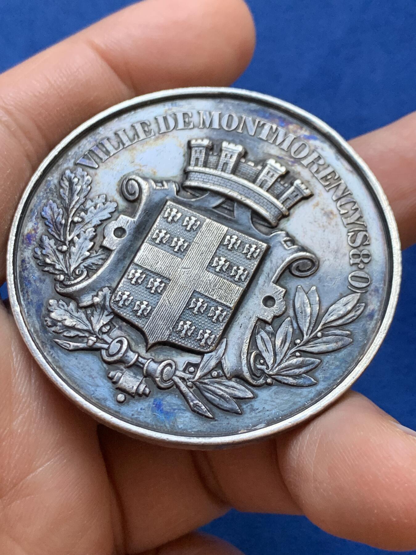 《竞宝斋》第445场 周日，周一，2场连拍 （全场包邮） 法国1876年蒙莫朗西市消防比赛大银章 46.55克 50.5mm 菱形野猪头银标 边有焊接痕迹