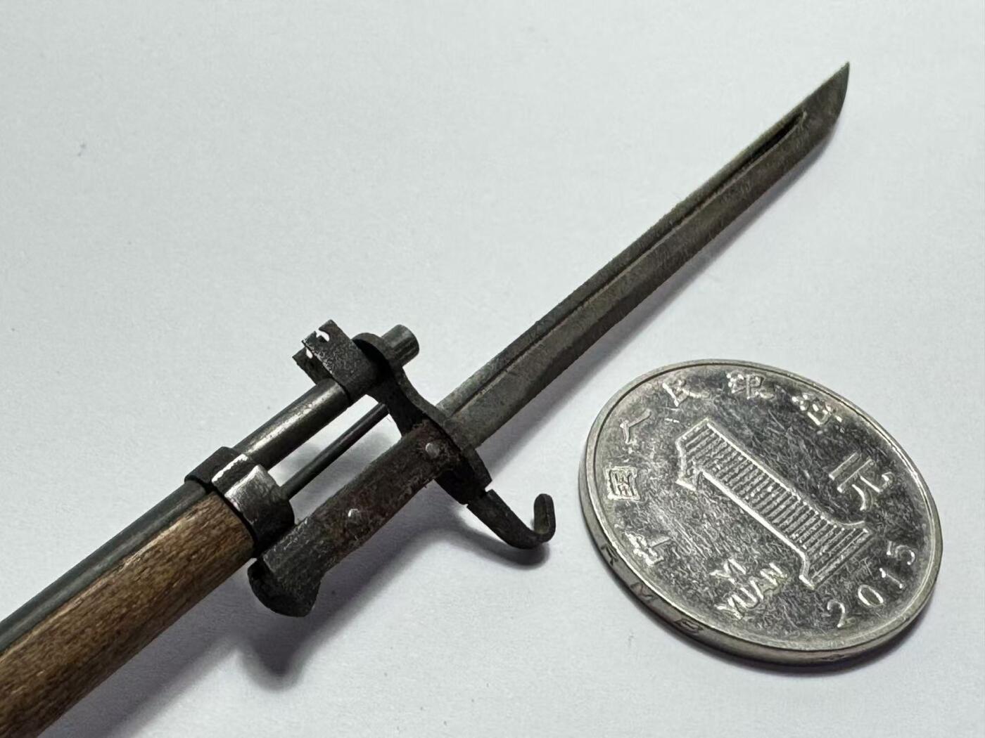 零元拍：钛金 1/6 金属与木制 WWII 三八大盖步枪 （早期版，无刻字无菊花底）模型。品相很好，有轻度抛光