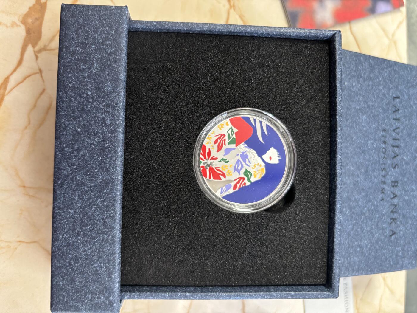 第185期拍卖 获奖拉脱维亚2023年里加时尚女性双面彩纪念银币，999银，22克，发行3000枚，获克劳斯2024年度最佳艺术币大奖