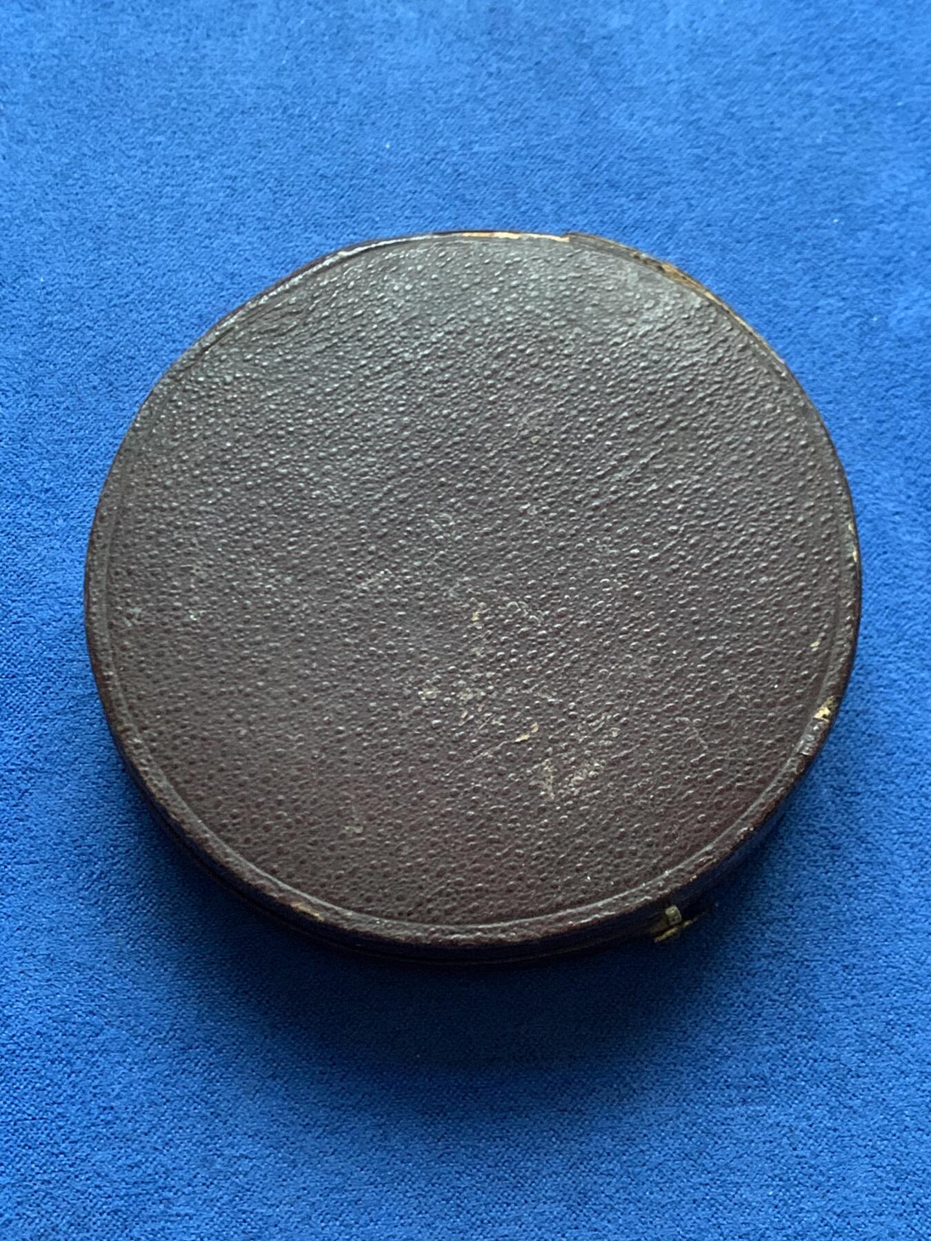 《竞宝斋》第445场 周日，周一，2场连拍 （全场包邮） 1856年法国圣餐洗礼大铜章 好品 161.7克 68.6mm 手指铜标 带盒