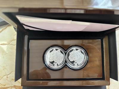 第185期拍卖 - 南非2020年非洲五霸系列1盎司猎豹纪念银币一对，999银，1盎司*2，发行1000套