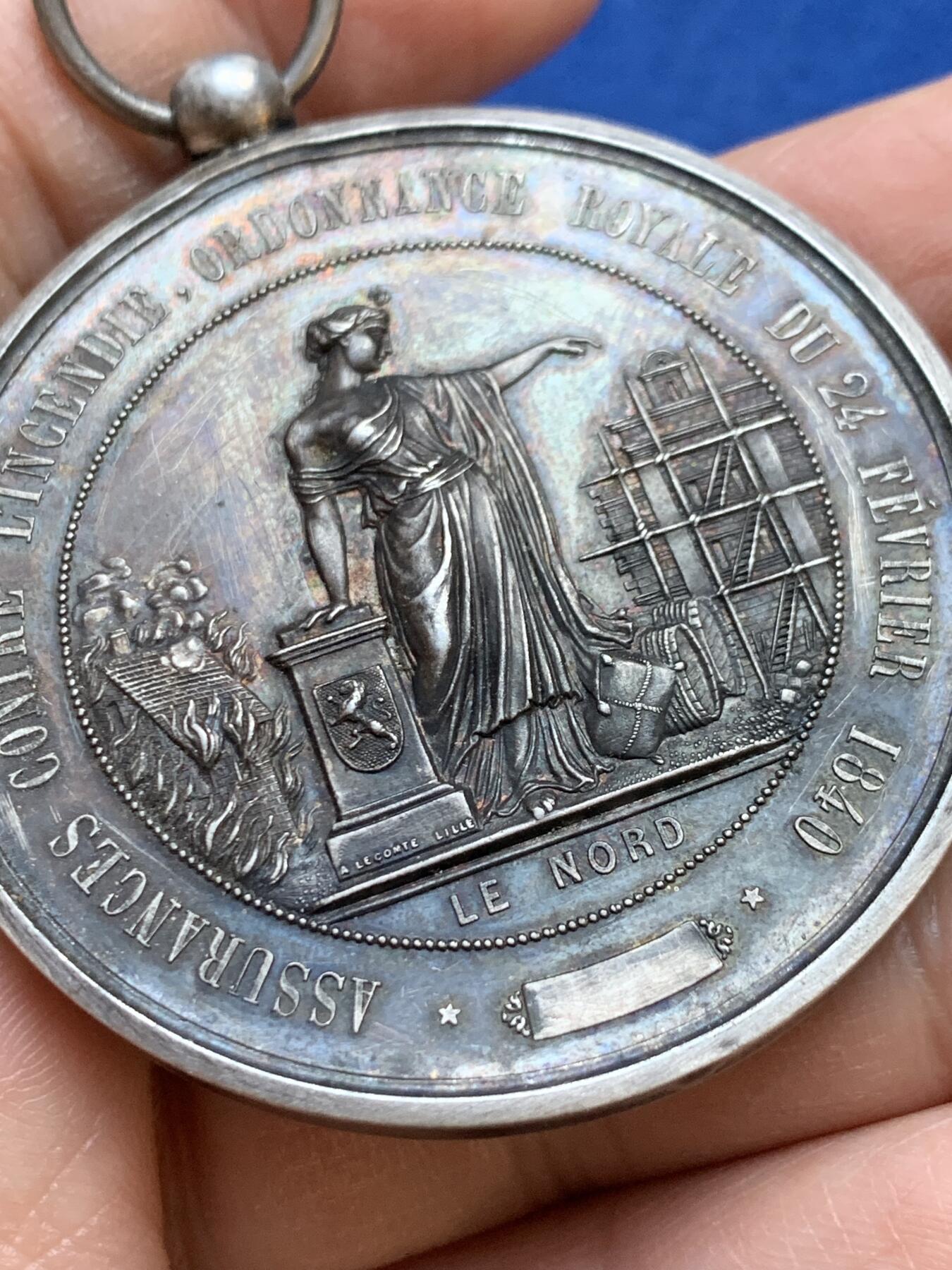 《竞宝斋》第445场 周日，周一，2场连拍 （全场包邮） 法国北方保险大银章 带环重约67.7克 50.5mm 丰饶角银标 背面无刻字 细节见图