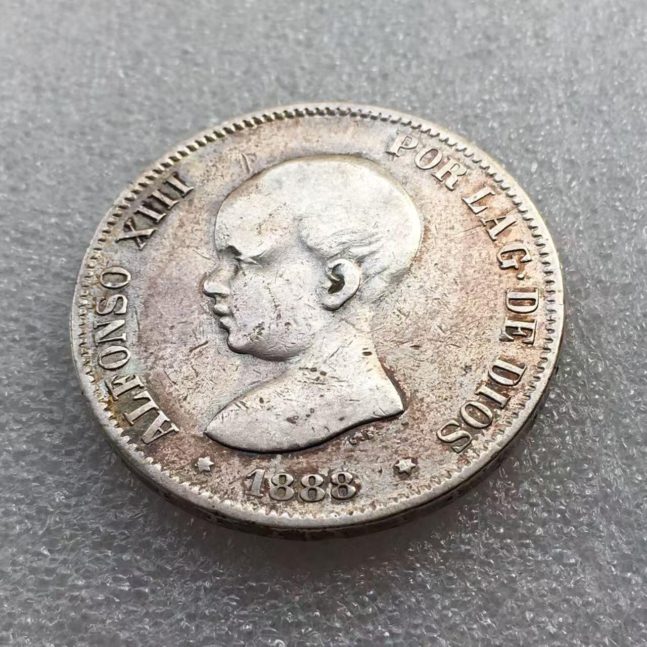 世界钱币专场拍卖 每周二开拍 1888年西班牙阿方索十三世娃娃头5比塞塔双柱流通银币