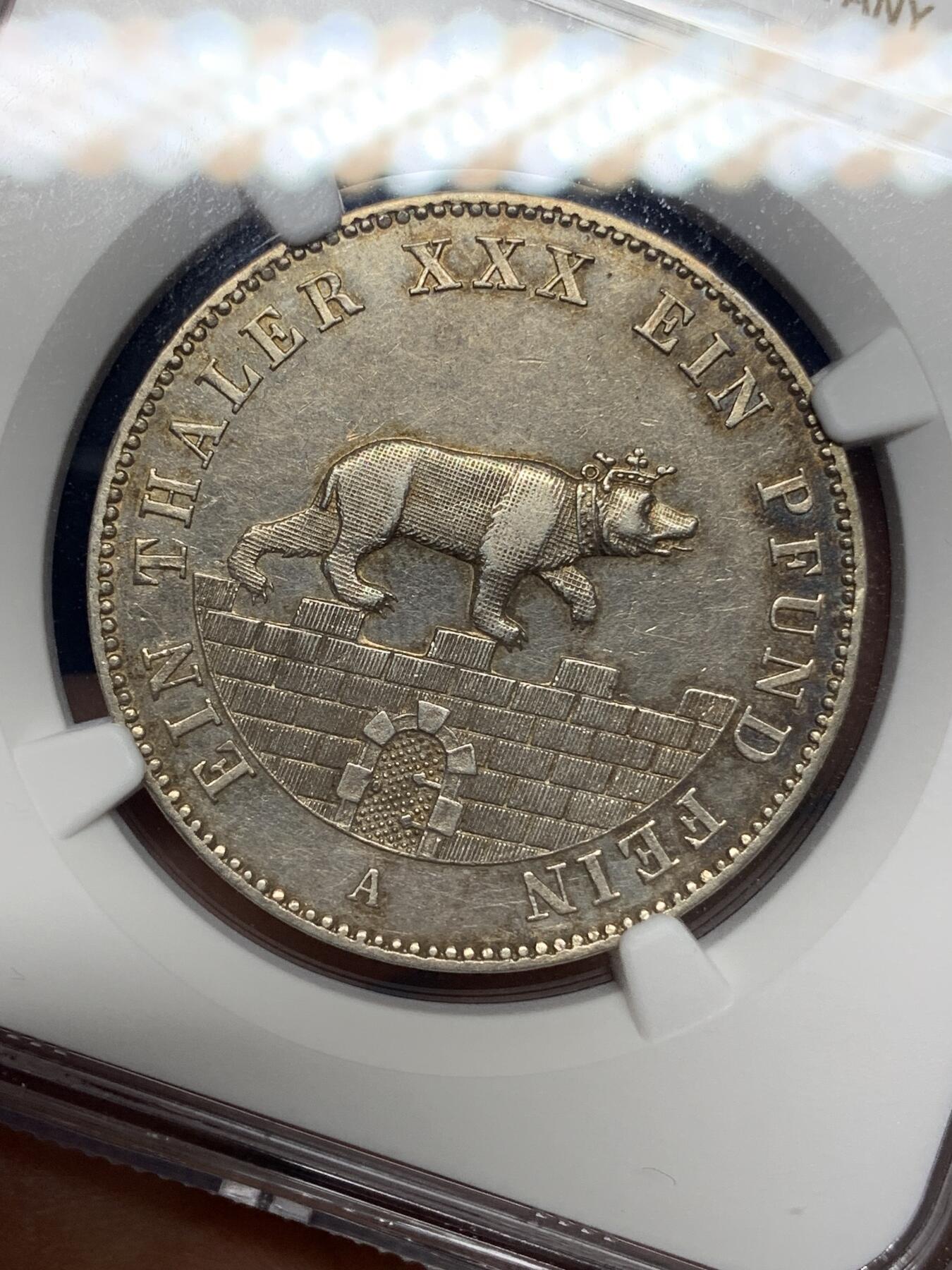 《竞宝斋》第445场 周日，周一，2场连拍 （全场包邮） NGC AUD 德国 1861年 1泰勒 银币 安哈特小熊爬墙 经典设计