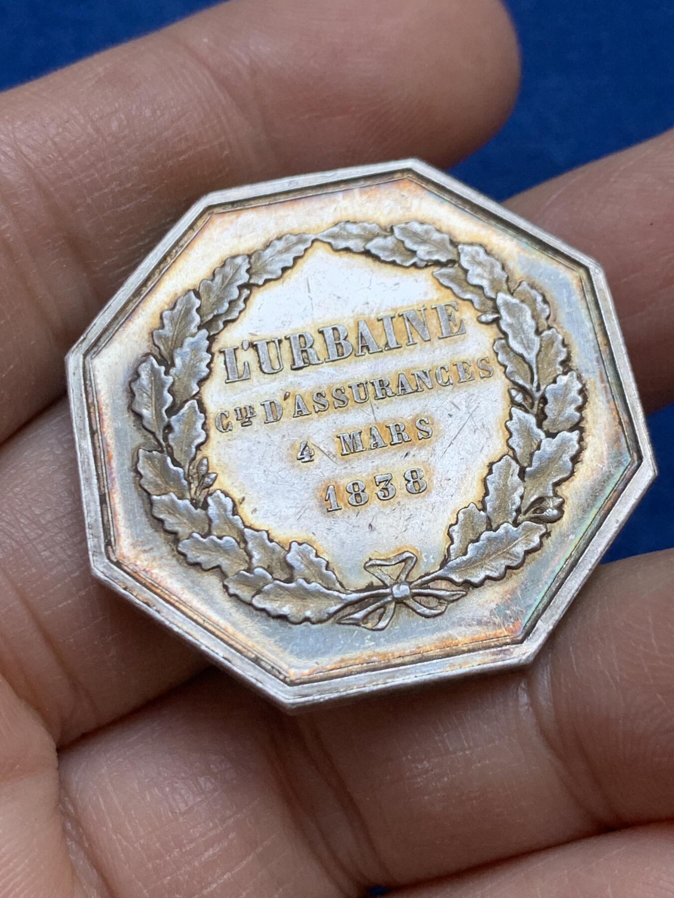 《竞宝斋》第445场 周日，周一，2场连拍 （全场包邮） 法国城市人寿保险公司八角银质代币，城堡王冠图，丰饶角AR边铭，35mm，20克。