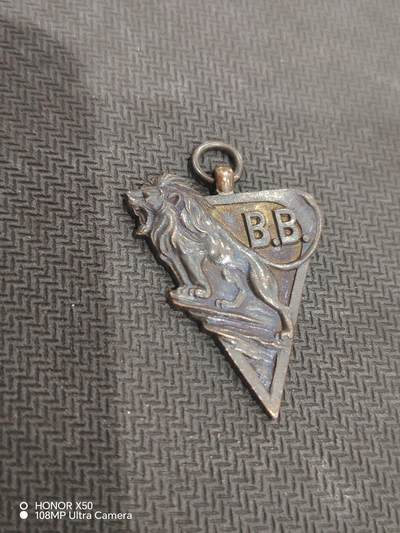 城南花开💐83场 - 火药厂徽章