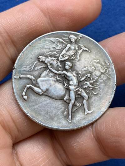 《竞宝斋》第445场 周日，周一，2场连拍 （全场包邮） - 法国马术协会银章，正面驯马图案张力很强，很具动感，极美收藏。17.85克，35mm，丰饶角银标。