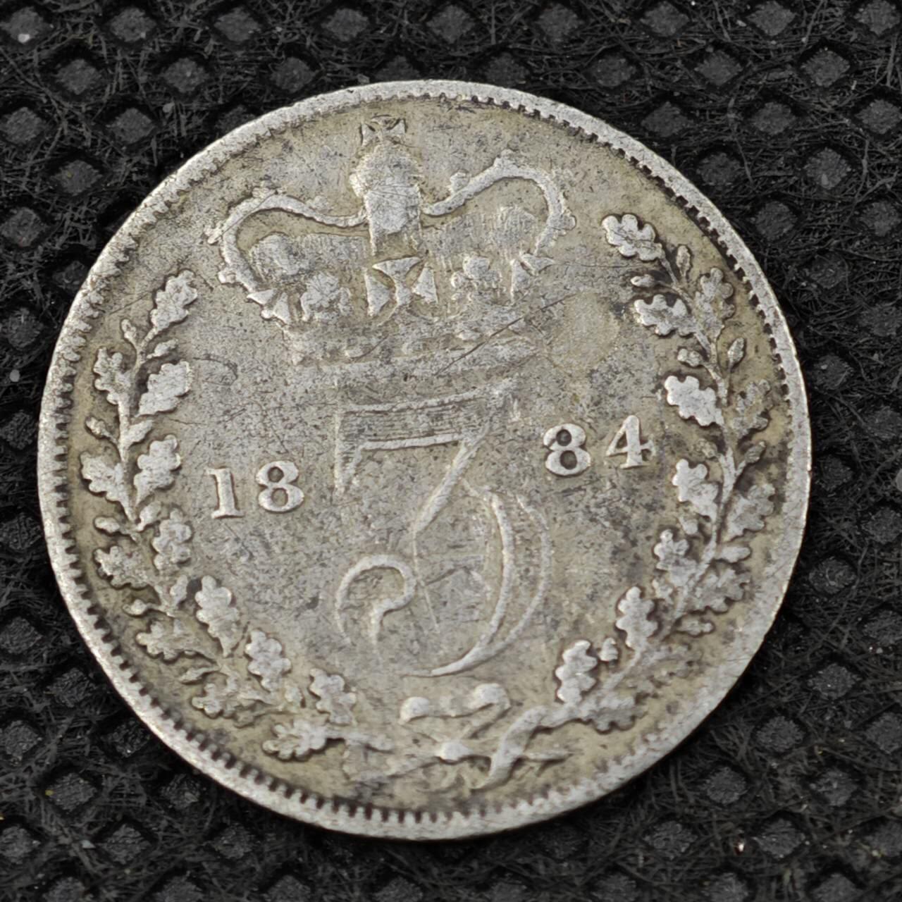 【淘币小摊】限时拍第八百二十四拍  小银币场  满百包邮可预留两周  周一统一发货     英国1884年维多利亚3便士银币