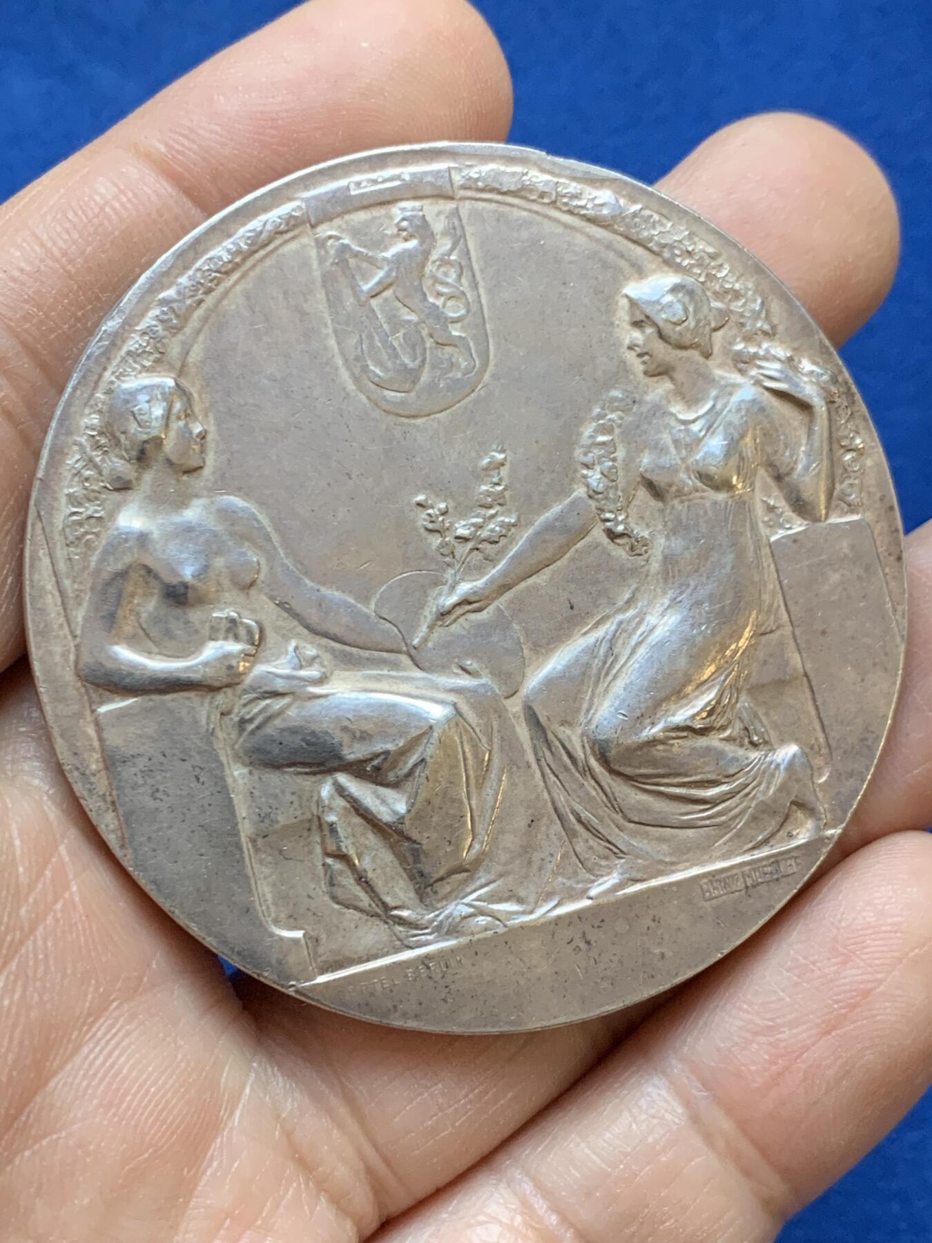 《竞宝斋》第445场 周日，周一，2场连拍 （全场包邮） 德国1904年杜塞尔多夫艺术和园艺展览会纪念大银章 65.15克 55.2mm