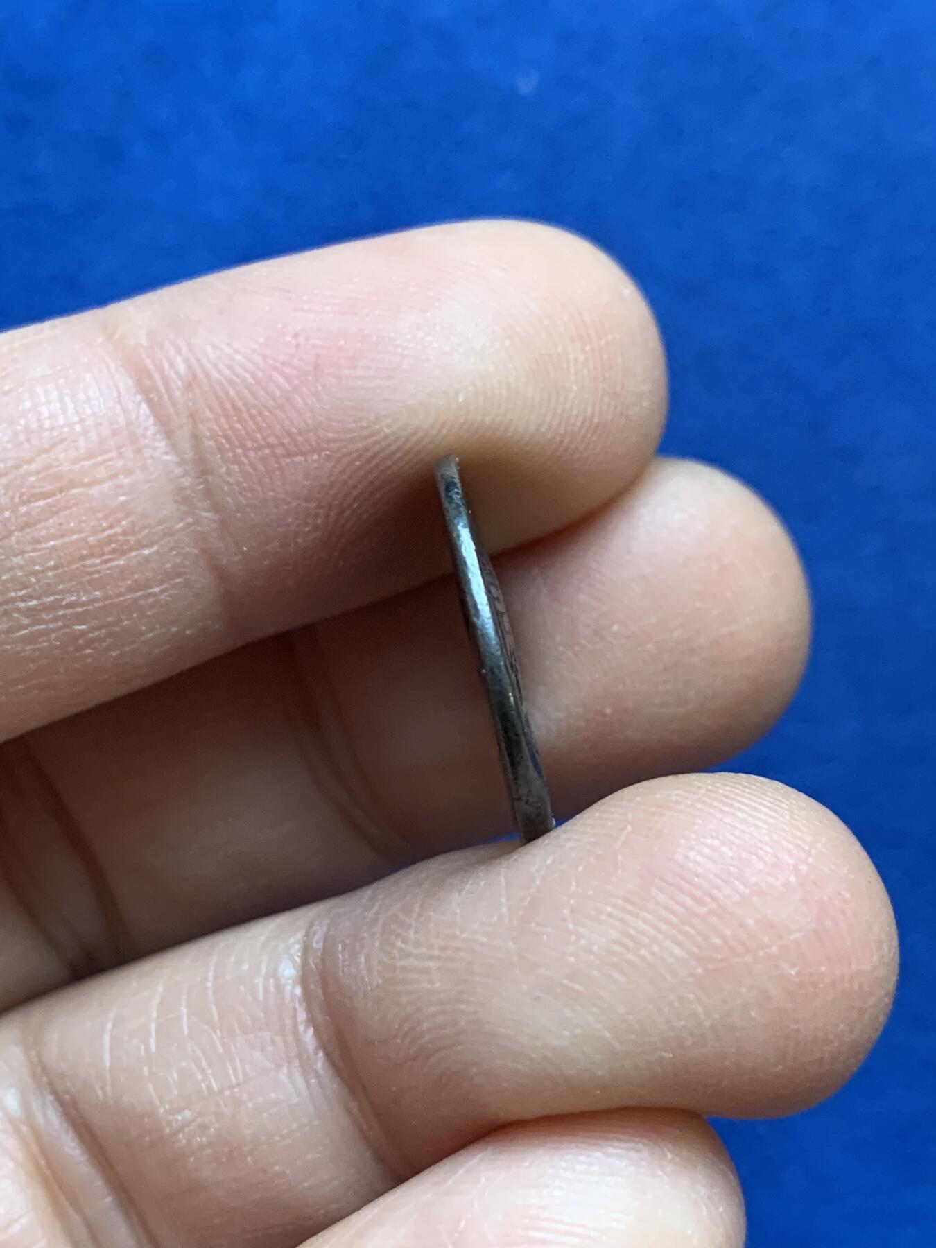 《竞宝斋》第445场 周日，周一，2场连拍 （全场包邮） 古罗马银币一枚 罗马城守护女神和胜利女神驾驭四马车打制币 3.75克 打制不错 细节见图