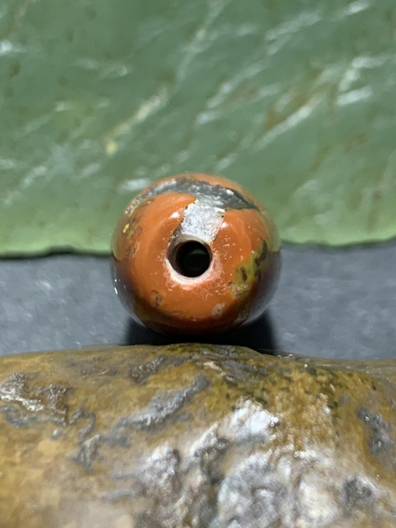 放福利！原皮战国红玛瑙通货随形桶珠一个