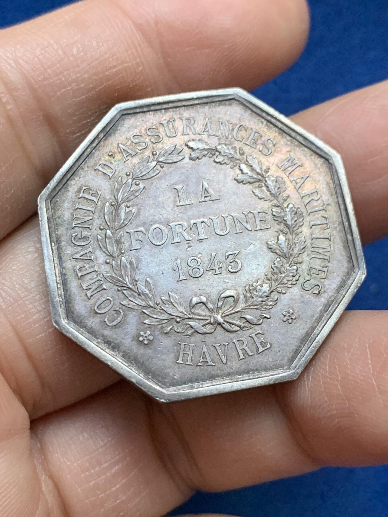 《竞宝斋》第445场 周日，周一，2场连拍 （全场包邮） 法国勒阿弗尔海上保险公司八角银质代币  15.35克 34mm 烟斗银标 正面：幸运女神右向立于带翼轮上，钱币从丰饶角倾泻而出，整体悬浮于云间