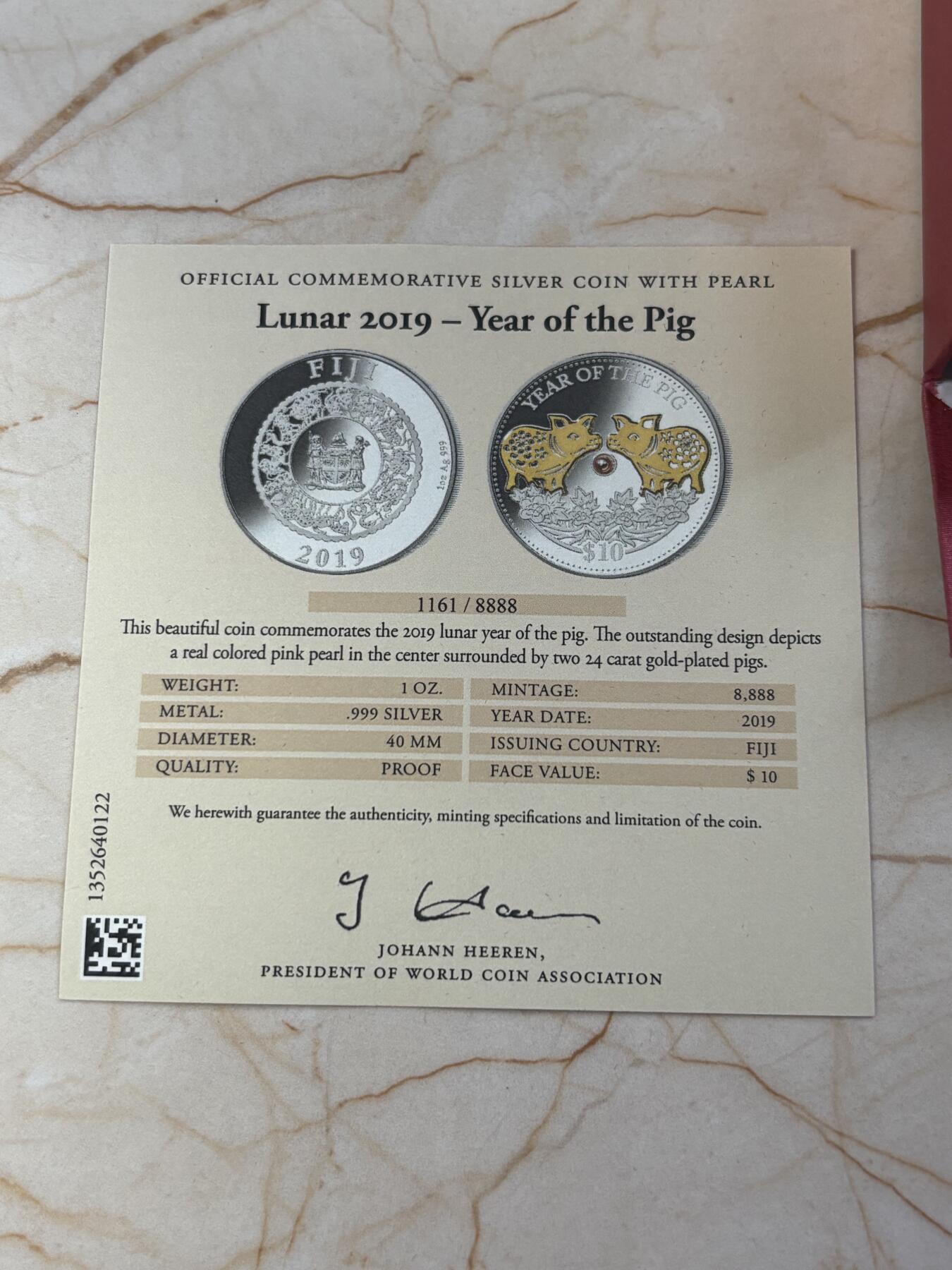 第185期拍卖 斐济2019年中国生肖系列猪年镶嵌天然珍珠镀金1盎司银币，999银，发行8888枚