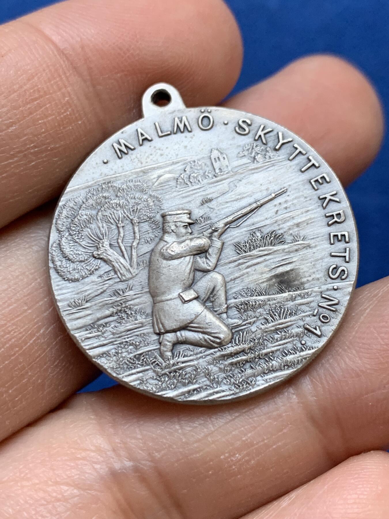 《竞宝斋》第445场 周日，周一，2场连拍 （全场包邮） 瑞典射击比赛银章 31mm 14.4克