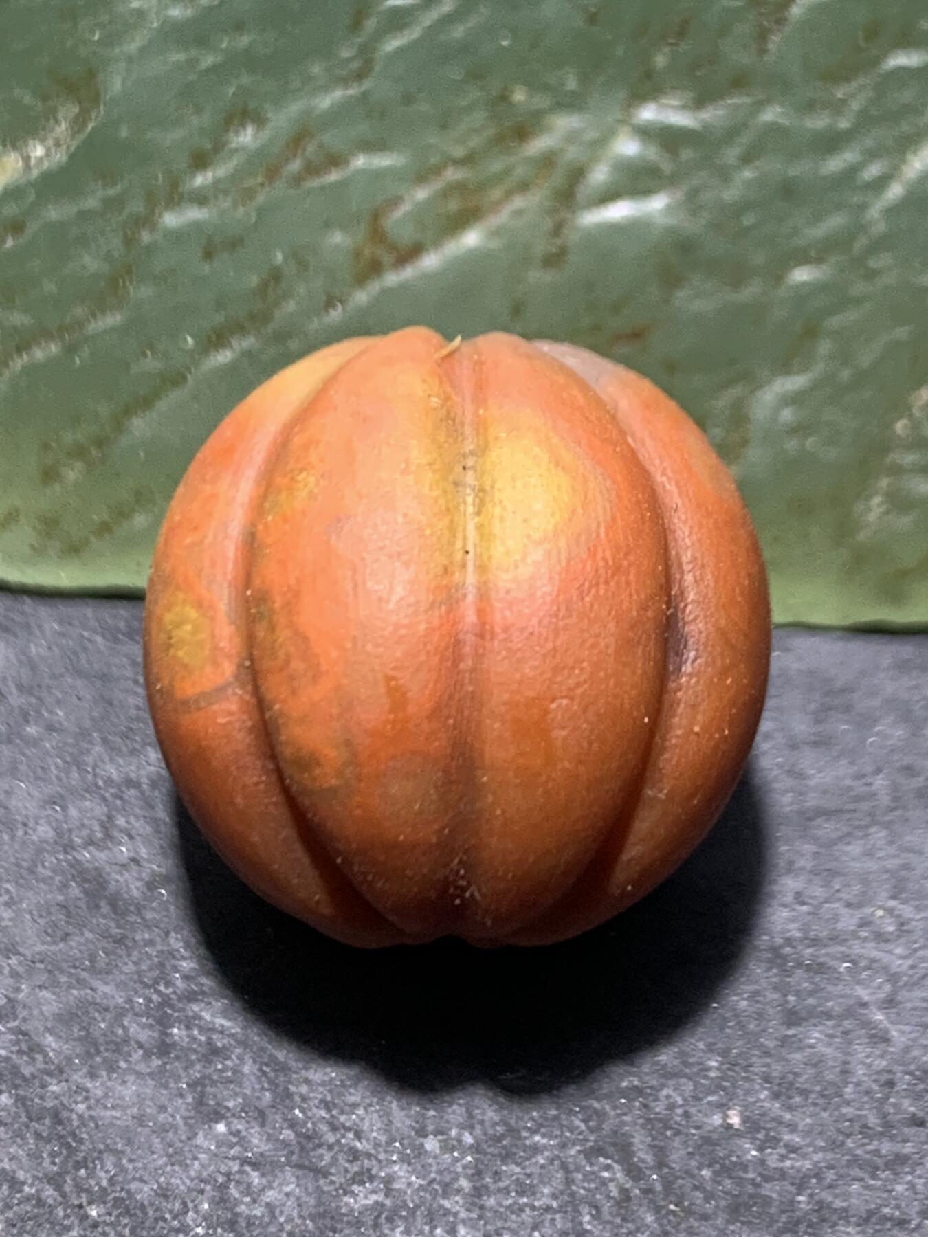 精美亚光冰飘战国红玛瑙手工雕刻瓜珠一颗！