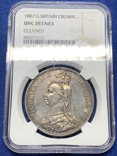 《竞宝斋》第445场 周日，周一，2场连拍 （全场包邮） - NGC UNCD 1887年英国维多利亚高冠马剑1克朗大银币，双面靓丽包浆包浆，可惜没有分数，NGC评级清洗。