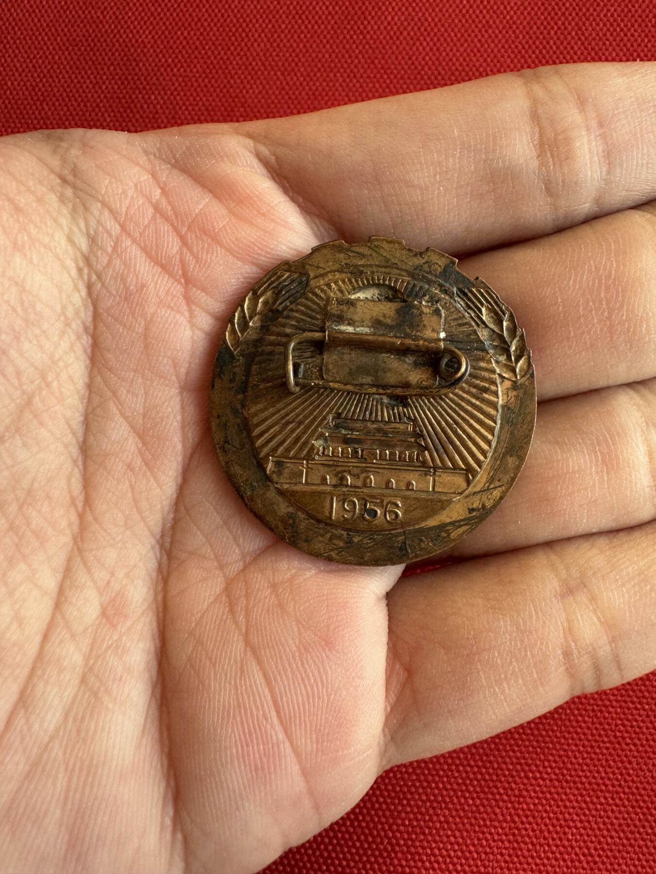 五哥徽章群   9号周二晚上八点4群联拍 铜章