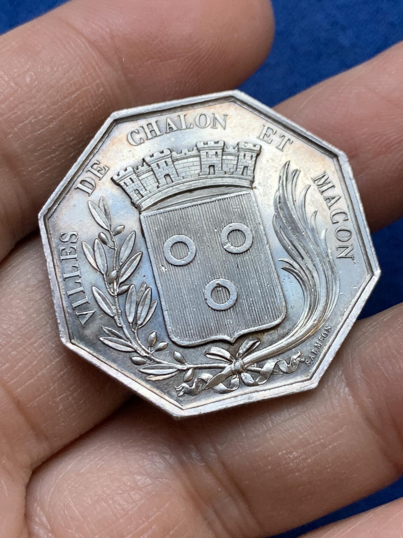 《竞宝斋》第445场 周日，周一，2场连拍 （全场包邮） 法国1838年沙隆市照明公司八角银质代币，蜜蜂AR边铭，32.2mm，15.9克，光度不错，细节见图。