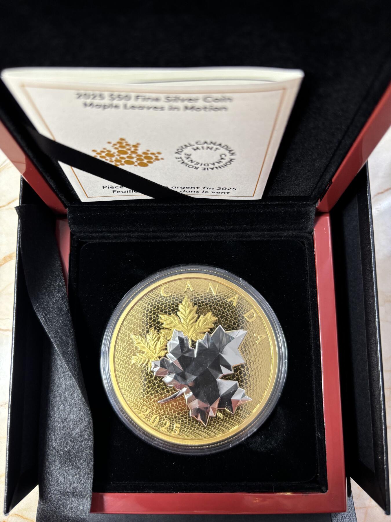 第185期拍卖 加拿大2025年枫叶银币多面雕刻镀金纪念5盎司银币，9999银，发行2000枚