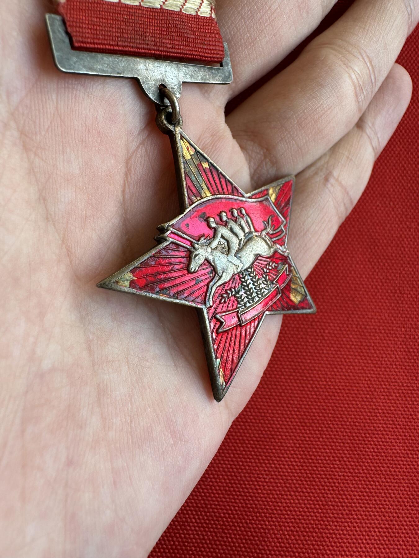 五哥徽章群   9号周二晚上八点4群联拍 银章