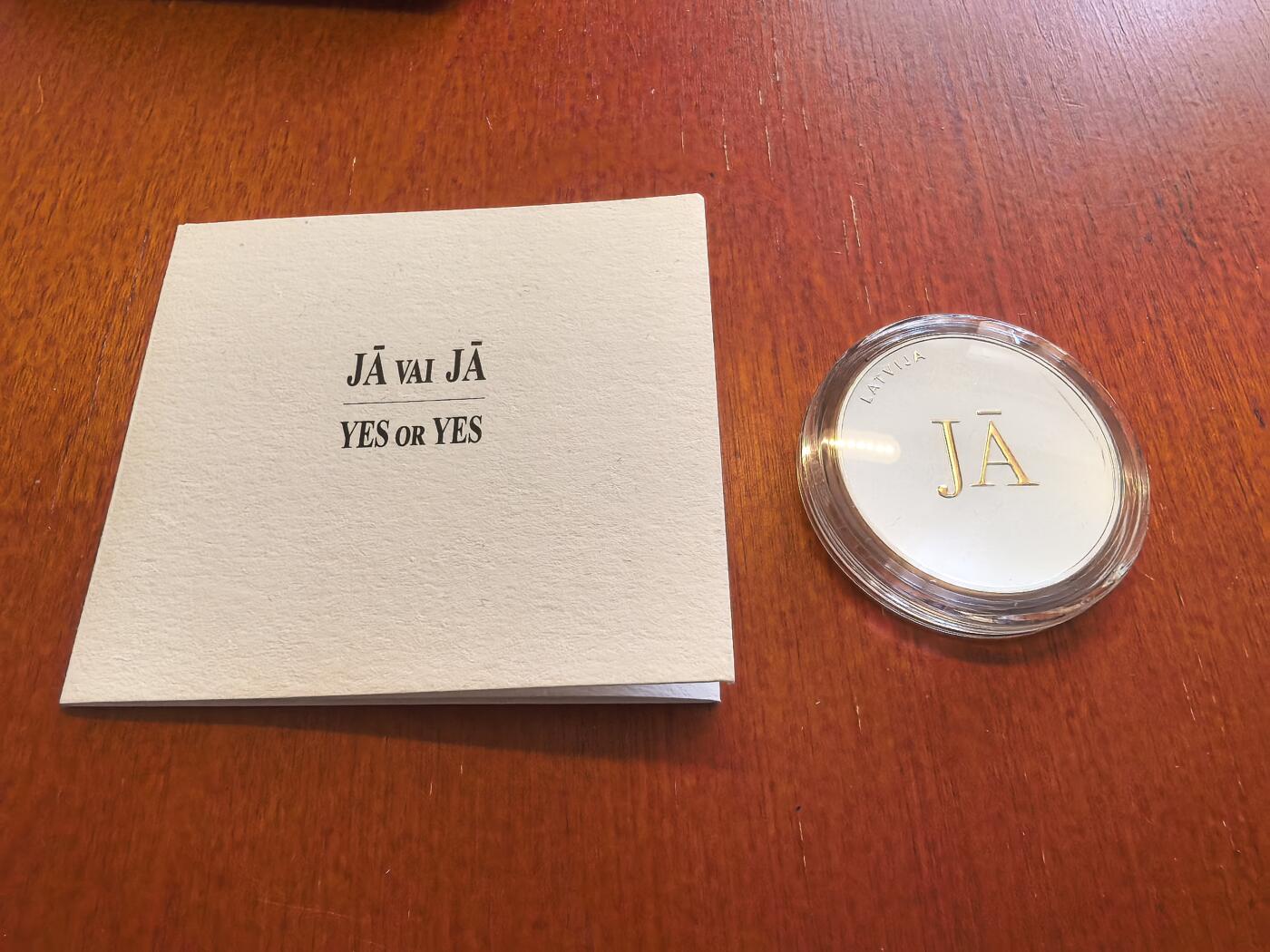 长老汇蛇年精选第八十场拍卖 2021拉脱维亚“yes”5欧元镀金精制银币，盒证全，3000枚，带说明纸