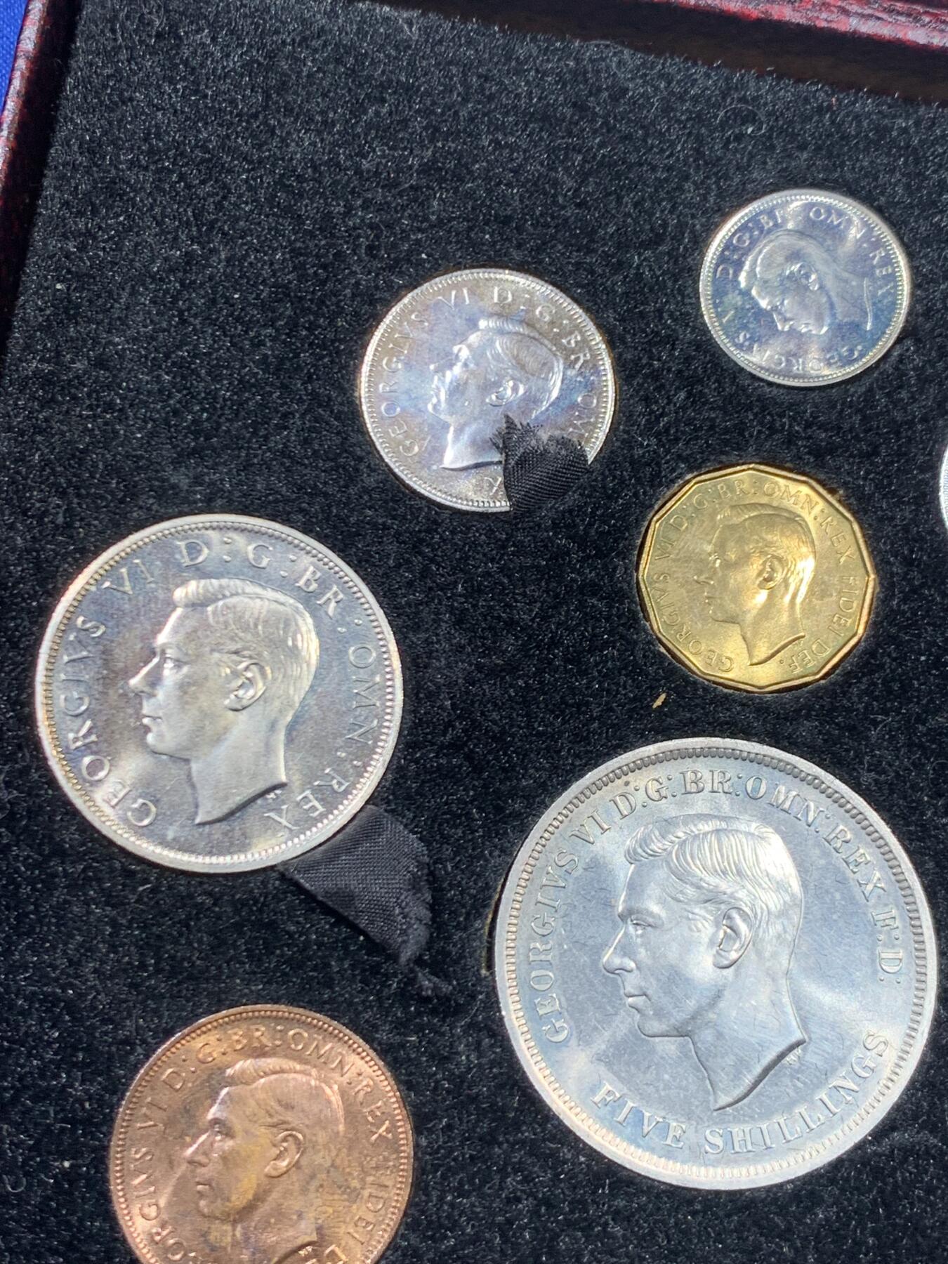 《竞宝斋》第445场 周日，周一，2场连拍 （全场包邮） 英国1951年乔治六世套币，少见原盒装，发行量2万套，细节见图。